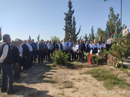 Bayram müəllim: Şəhidlər ölməz, vətən bölünməz!