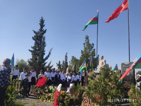 Bayram müəllim: Şəhidlər ölməz, vətən bölünməz!