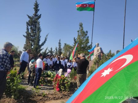 Bayram müəllim: Şəhidlər ölməz, vətən bölünməz!