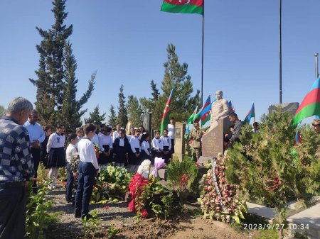 Bayram müəllim: Şəhidlər ölməz, vətən bölünməz!