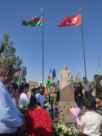 Bayram müəllim: Şəhidlər ölməz, vətən bölünməz!