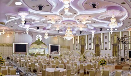 Bizim üçün müştərilərimizin hər birinin razı qalması çox vacibdir -  Buna görə də sarayımızda xidmət səviyyəsini hər zaman ən yüksəkdə saxlayırıq