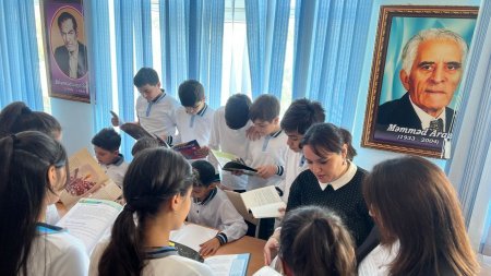 Şirvan şəhər Elçin İmanov adına 10 nömrəli tam orta məktəbin direktoru Arif Əliyev peşəkarlığı və qayğıkeşliyi ilə seçilən insandır