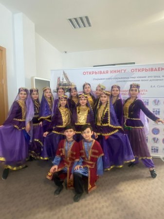 "Lalələr" rəqs qrupu öz gözəl rəqsləriylə tədbirdə  rəqs etmiş və  Azərbaycanın milli rəqslərin nümayiş etmişdilər