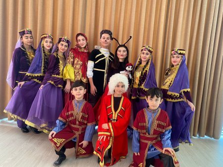 "Lalələr" rəqs qrupu öz gözəl rəqsləriylə tədbirdə  rəqs etmiş və  Azərbaycanın milli rəqslərin nümayiş etmişdilər