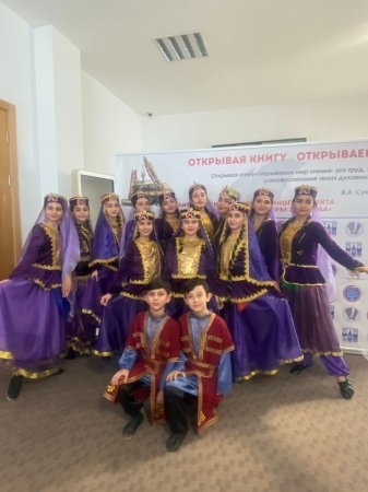 "Lalələr" rəqs qrupu öz gözəl rəqsləriylə tədbirdə  rəqs etmiş və  Azərbaycanın milli rəqslərin nümayiş etmişdilər