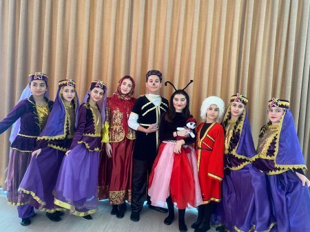 "Lalələr" rəqs qrupu öz gözəl rəqsləriylə tədbirdə  rəqs etmiş və  Azərbaycanın milli rəqslərin nümayiş etmişdilər