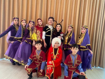 "Lalələr" rəqs qrupu öz gözəl rəqsləriylə tədbirdə  rəqs etmiş və  Azərbaycanın milli rəqslərin nümayiş etmişdilər