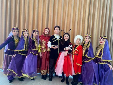 "Lalələr" rəqs qrupu öz gözəl rəqsləriylə tədbirdə  rəqs etmiş və  Azərbaycanın milli rəqslərin nümayiş etmişdilər