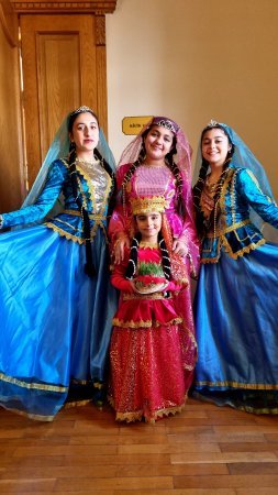 Lalələr,,rəqs qrupu Od Çərşənbəsi belə qarşıladılar