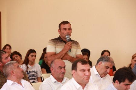 Həsən Həsənov hər zaman şəhid ailələrinə dəstək olur